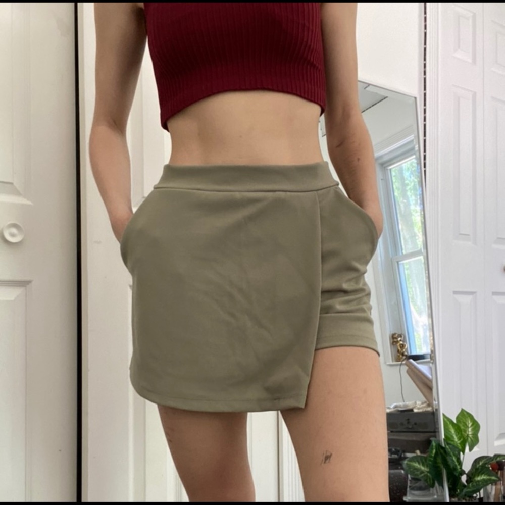 super cute little navy green skort